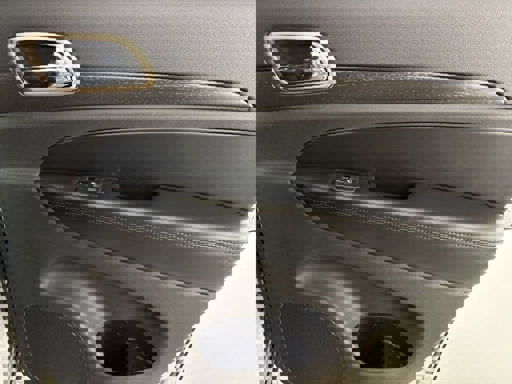 Used 2016 Jeep Grand Cherokee Laredo w/ Quick Order Package 23E image 36