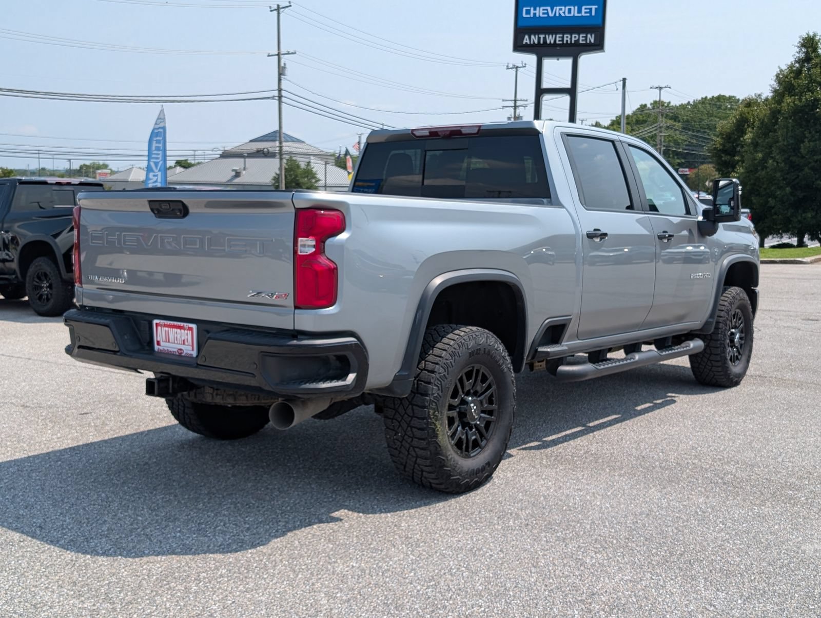 Used 2024 Chevrolet Silverado 2500 ZR2 w/ Technology Package AWD/4WD image 3