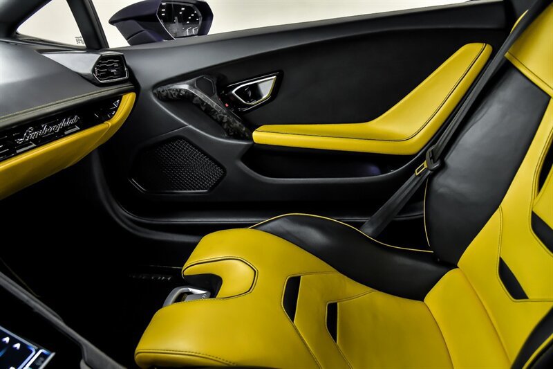 Used 2021 Lamborghini Huracan EVO RWD image 39