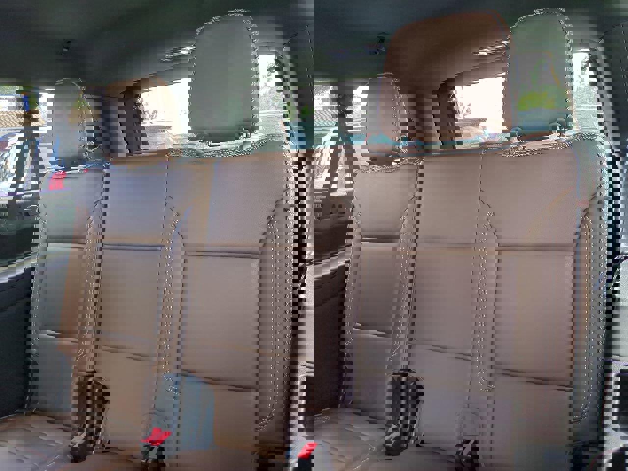 Used 2021 Chevrolet Suburban High Country w/ Premium Package image 13