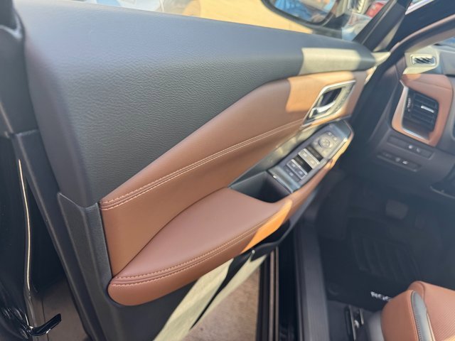 New 2026 Nissan Rogue Platinum image 4