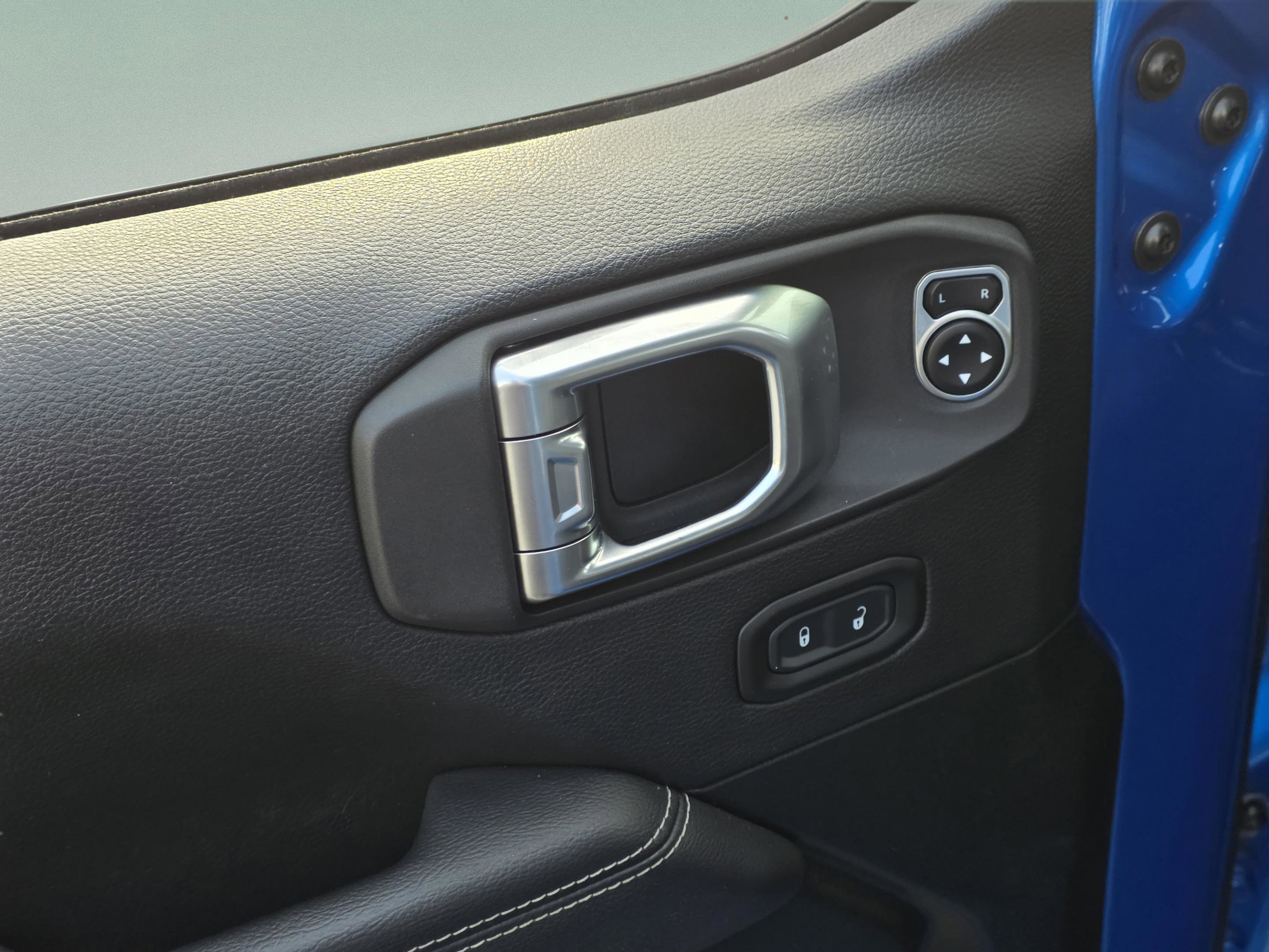 Used 2020 Jeep Gladiator Overland image 11