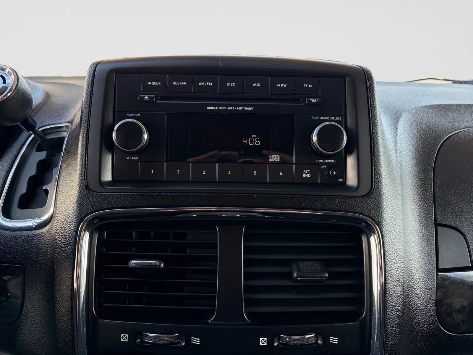 Used 2012 Dodge Grand Caravan SE image 22