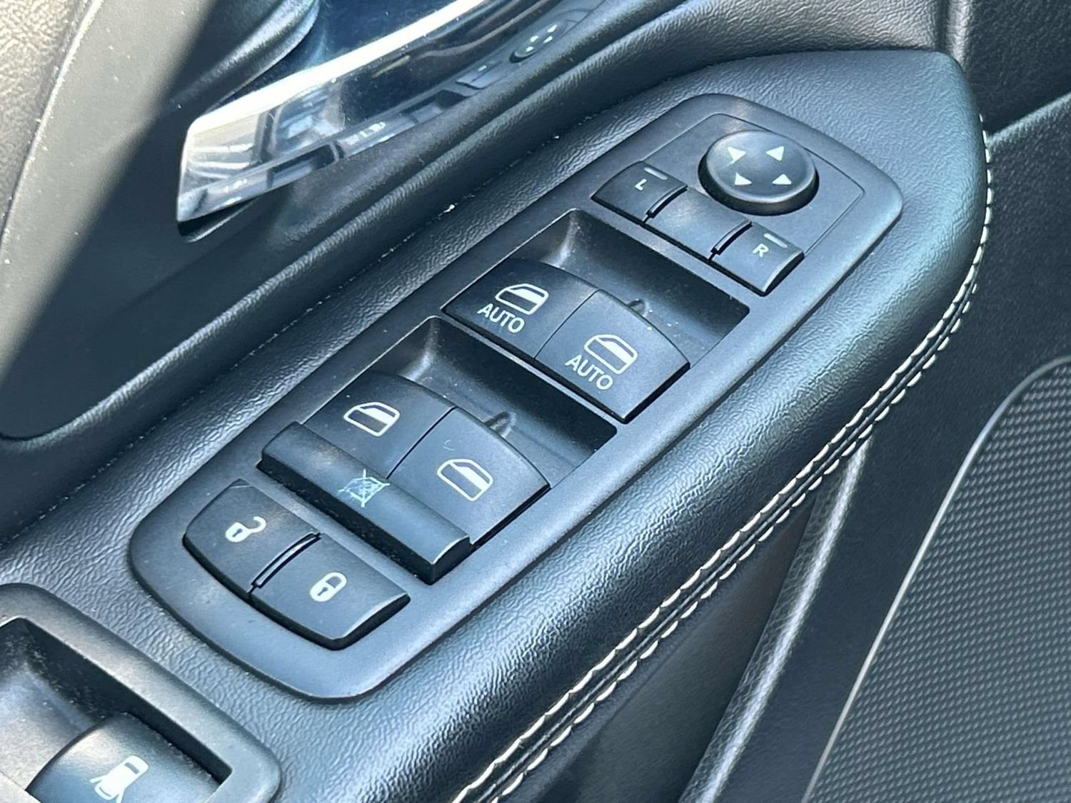 Used 2016 Chrysler Town & Country S w/ Driver Convenience Group FWD image 25