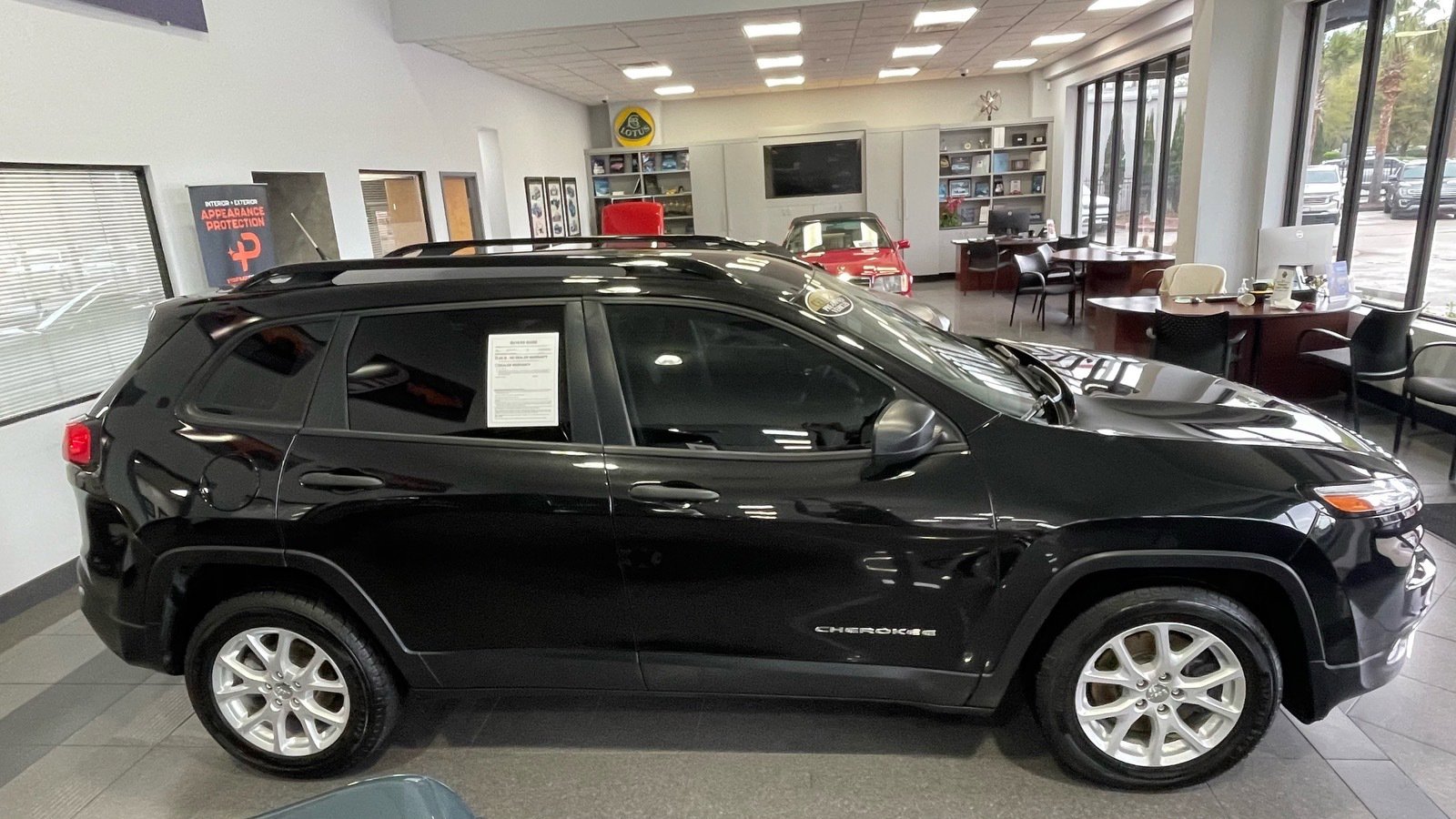 Used 2015 Jeep Cherokee Sport w/ Sport Appearance Group FWD image 6