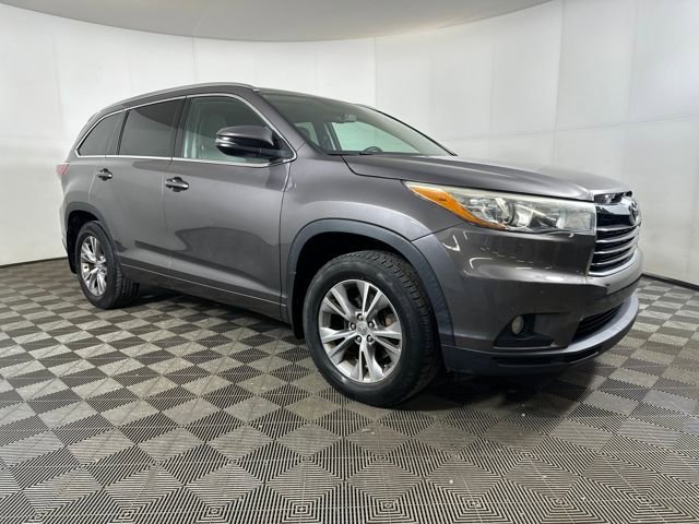 Used 2015 Toyota Highlander XLE image 2