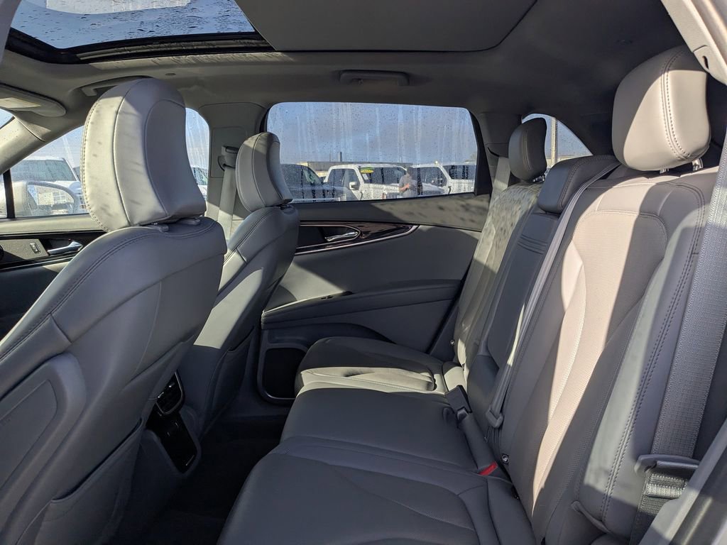 Used 2022 Lincoln Nautilus Reserve w/ Luxury Package image 14