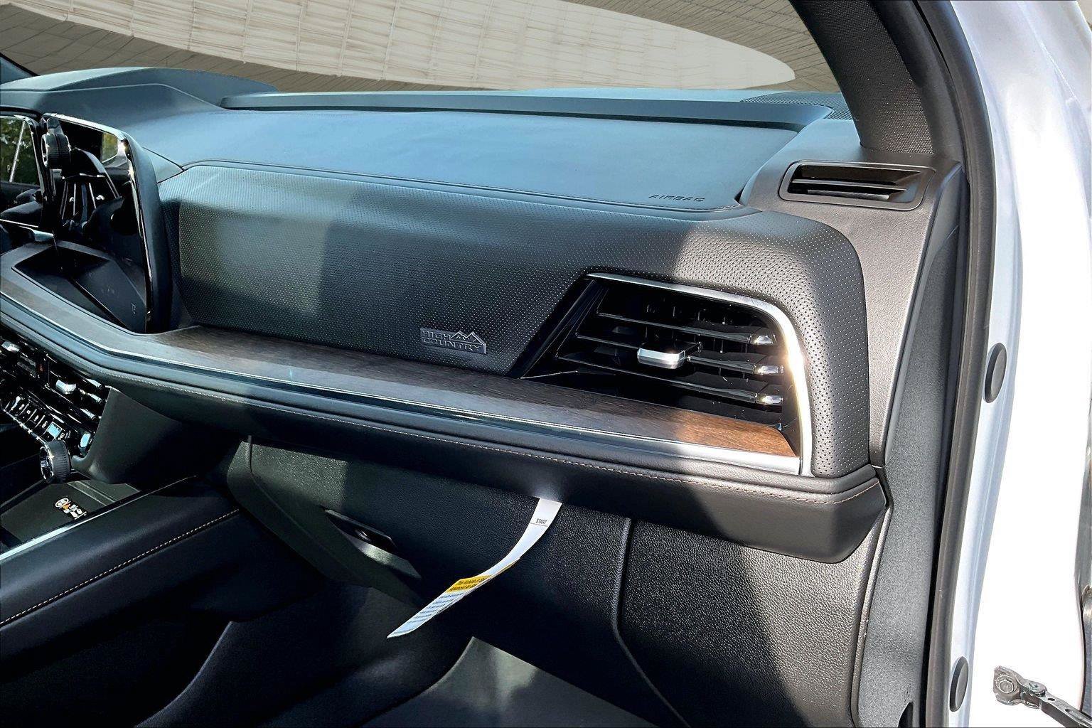 New 2026 Chevrolet Suburban High Country AWD/4WD image 35