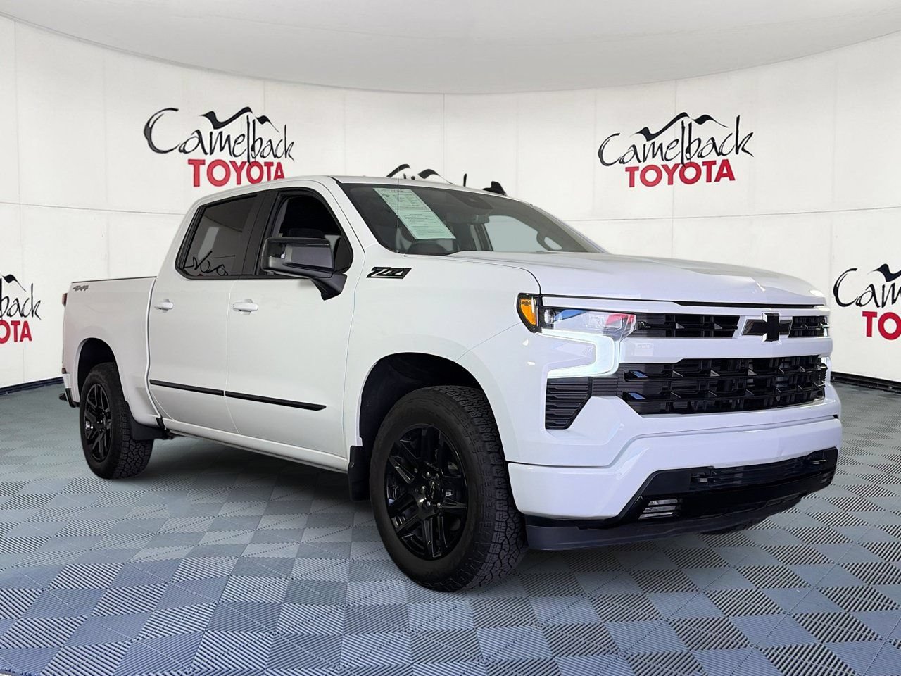 Used 2025 Chevrolet Silverado 1500 RST w/ Dark Appearance Package AWD/4WD image 3