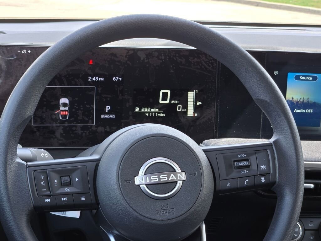 Used 2025 Nissan Kicks SV AWD/4WD image 30