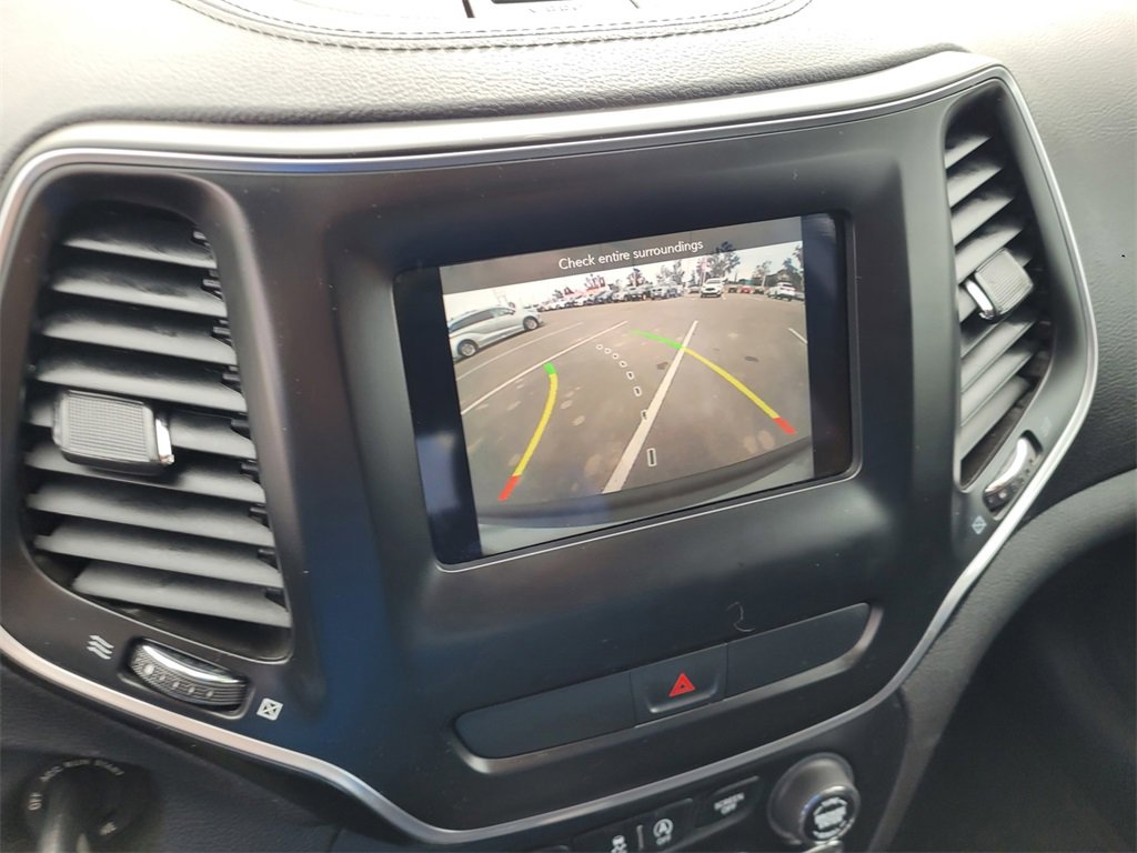 Used 2019 Jeep Cherokee Latitude w/ Popular Appearance Group image 12