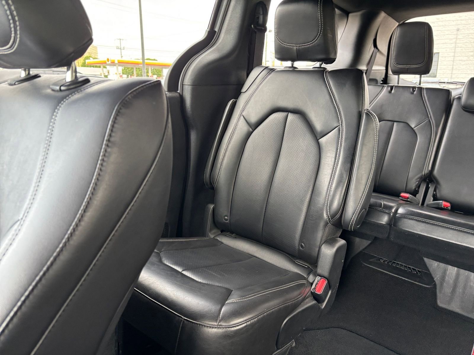 Used 2025 Chrysler Pacifica Select image 42