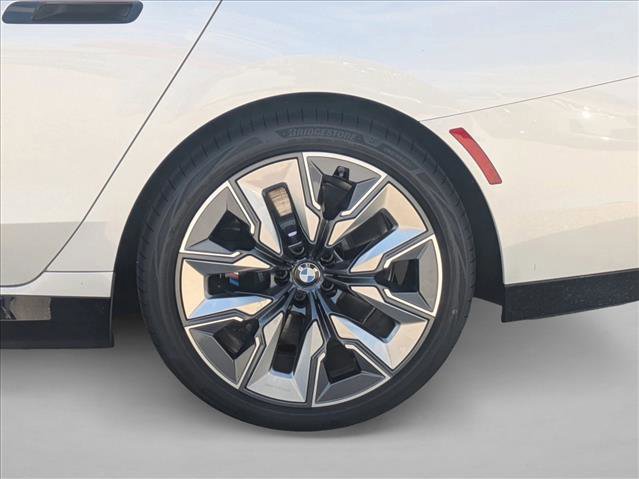 New 2025 BMW 750e xDrive image 9