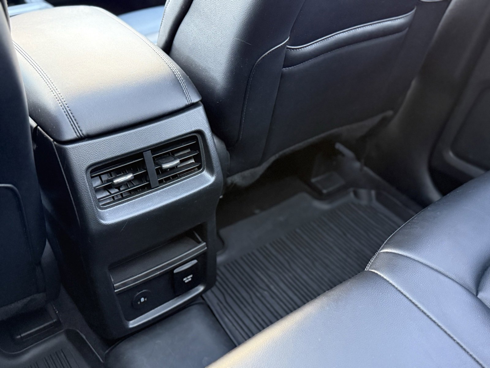 Used 2024 Ford Edge SEL w/ Convenience Package image 15