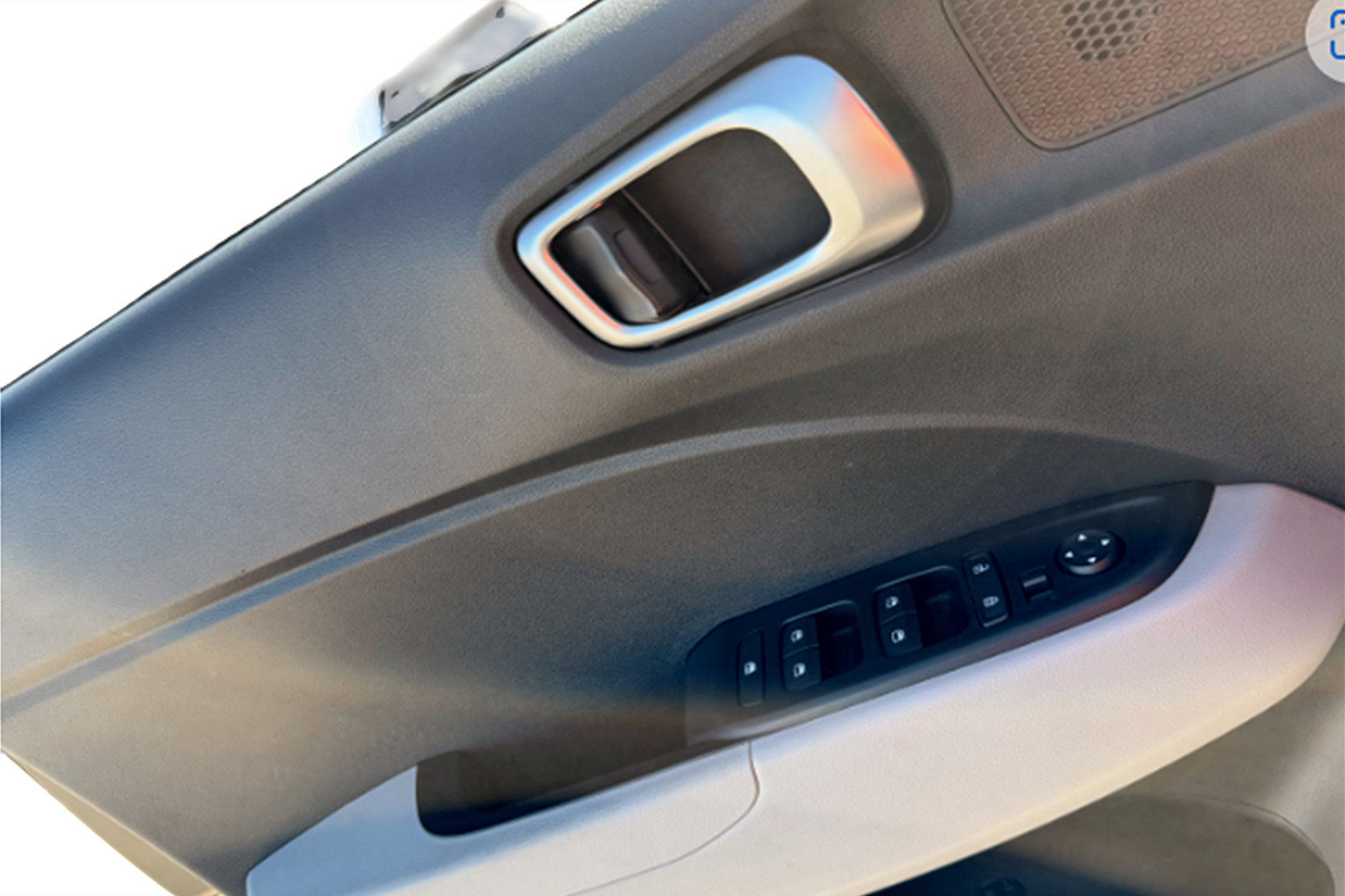 Used 2021 Hyundai Venue SEL image 11