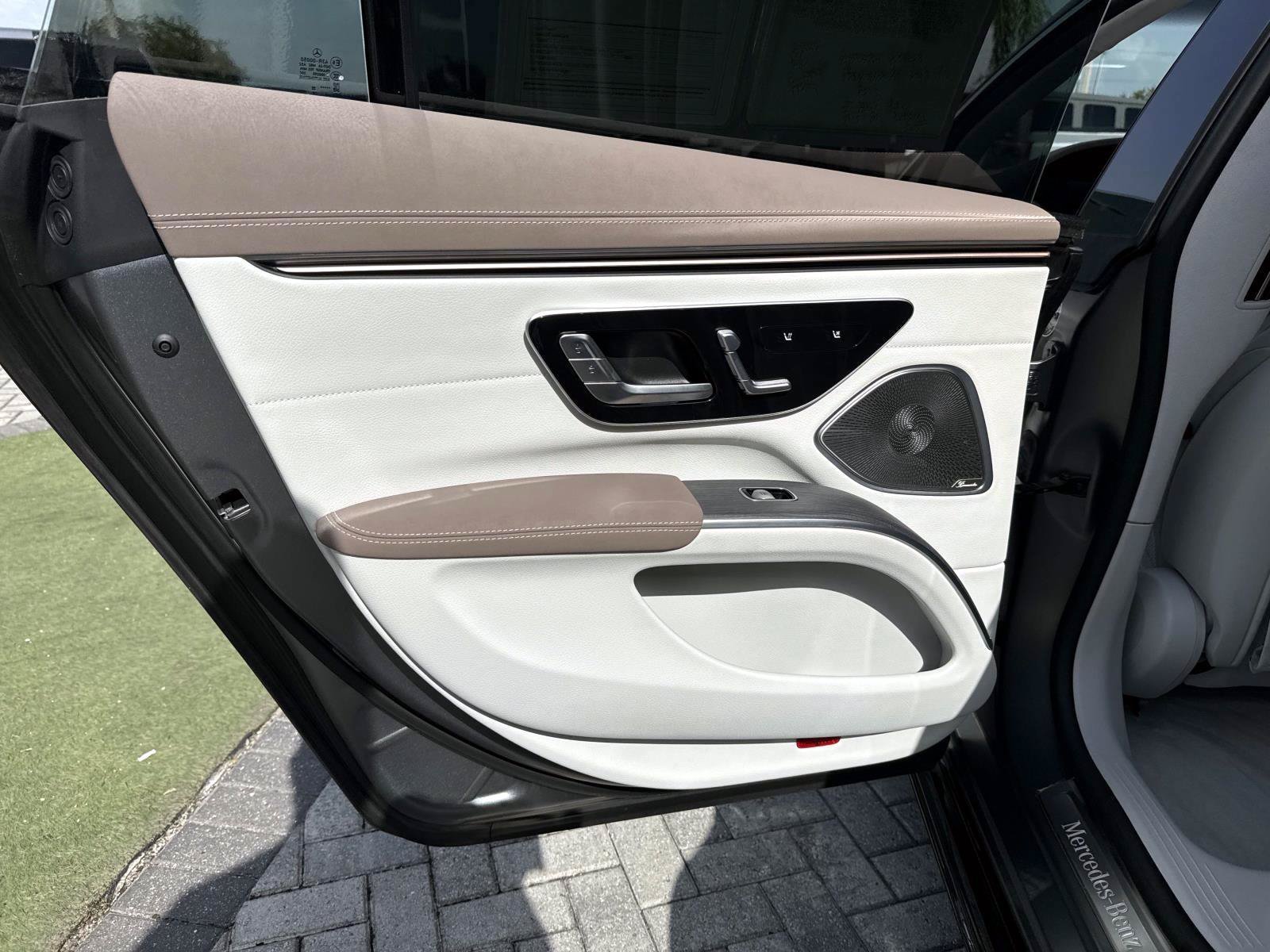 Used 2022 Mercedes-Benz EQS 580 4MATIC Sedan image 11