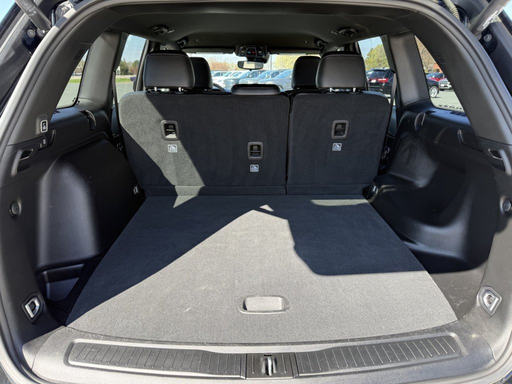 Used 2023 Jeep Grand Cherokee Altitude AWD/4WD image 15