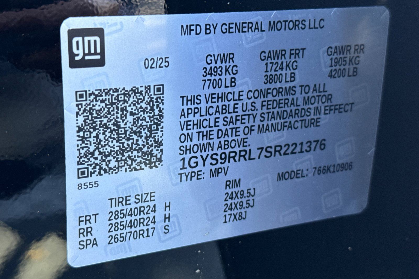 Certified 2025 Cadillac Escalade ESV Sport Platinum image 3