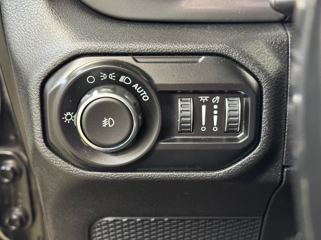 Used 2021 Jeep Wrangler Unlimited Sahara image 28