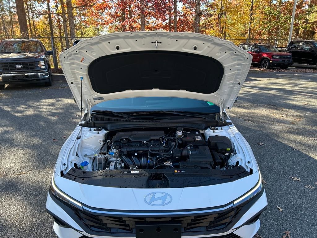 Certified 2025 Hyundai Elantra Sport image 12