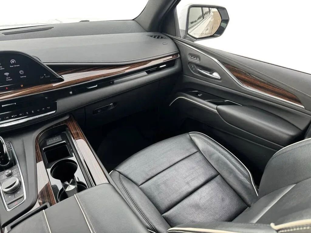 Used 2021 Cadillac Escalade Premium Luxury w/ Driver Assist Tech Package image 23