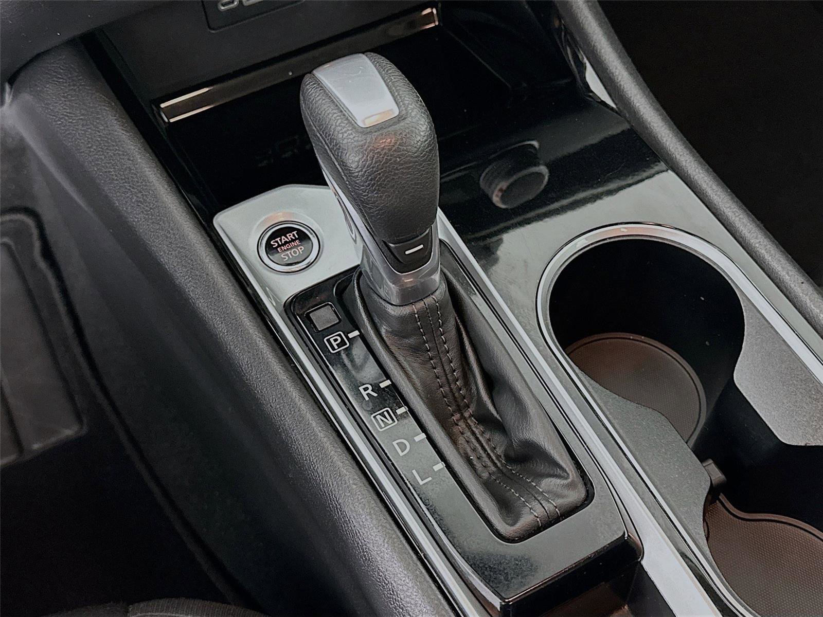 Used 2024 Nissan Altima 2.5 SV image 17