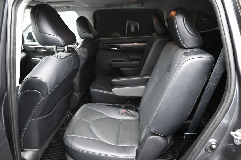 Used 2021 Toyota Highlander Limited AWD/4WD image 12