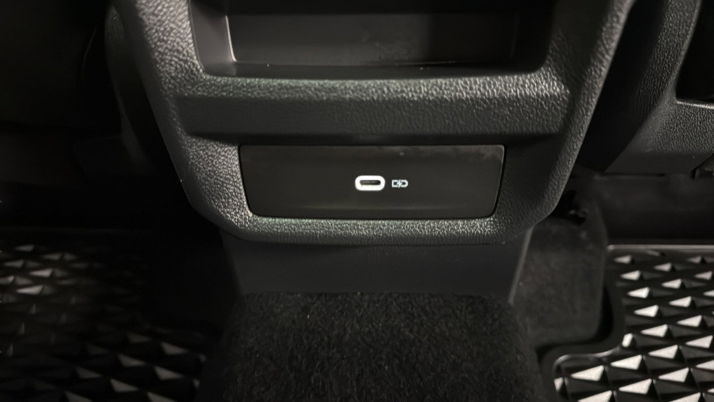 Used 2025 Volkswagen Taos SE AWD/4WD image 35
