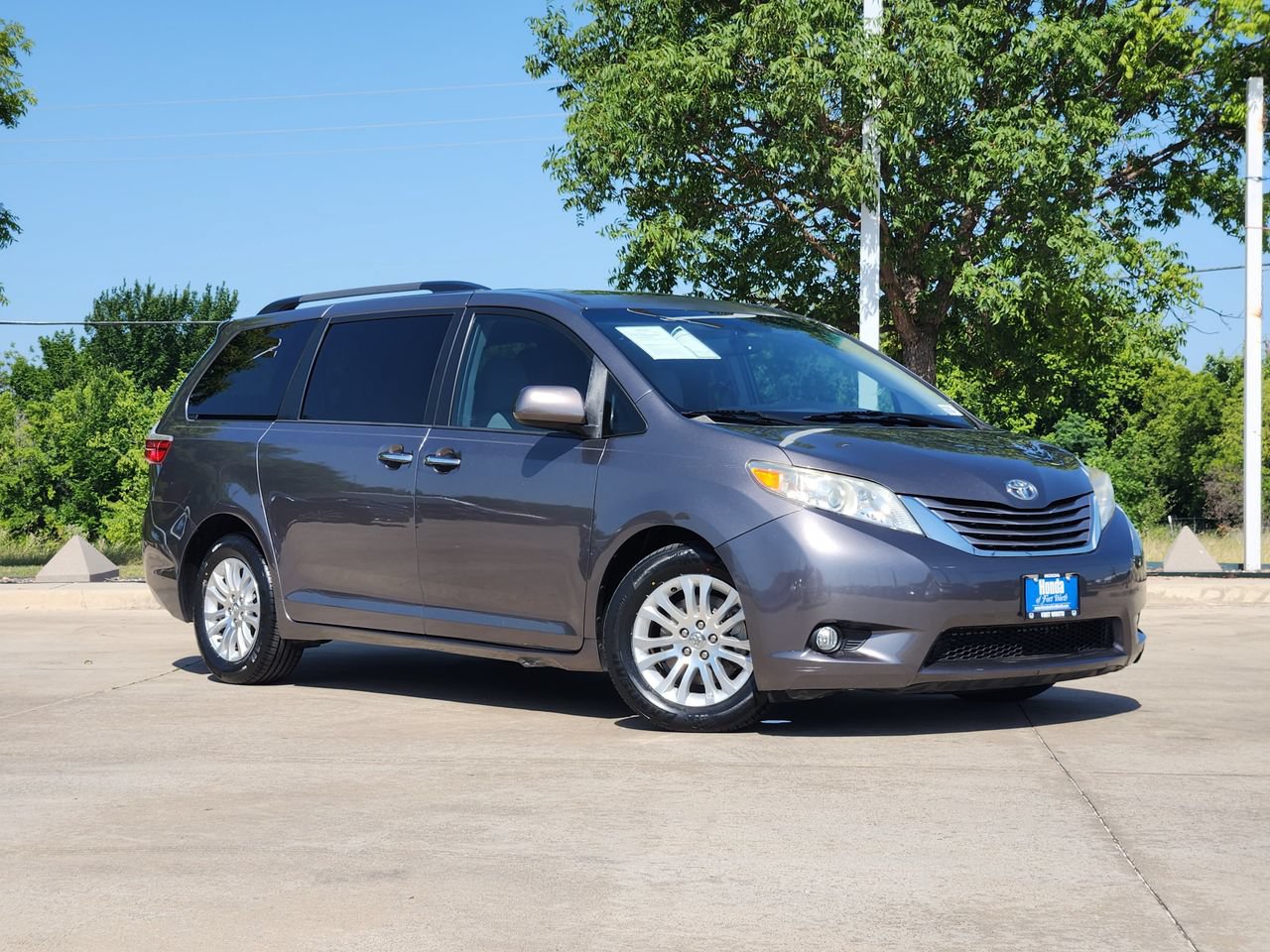 Used 2015 Toyota Sienna XLE w/ XLE Navigation Package