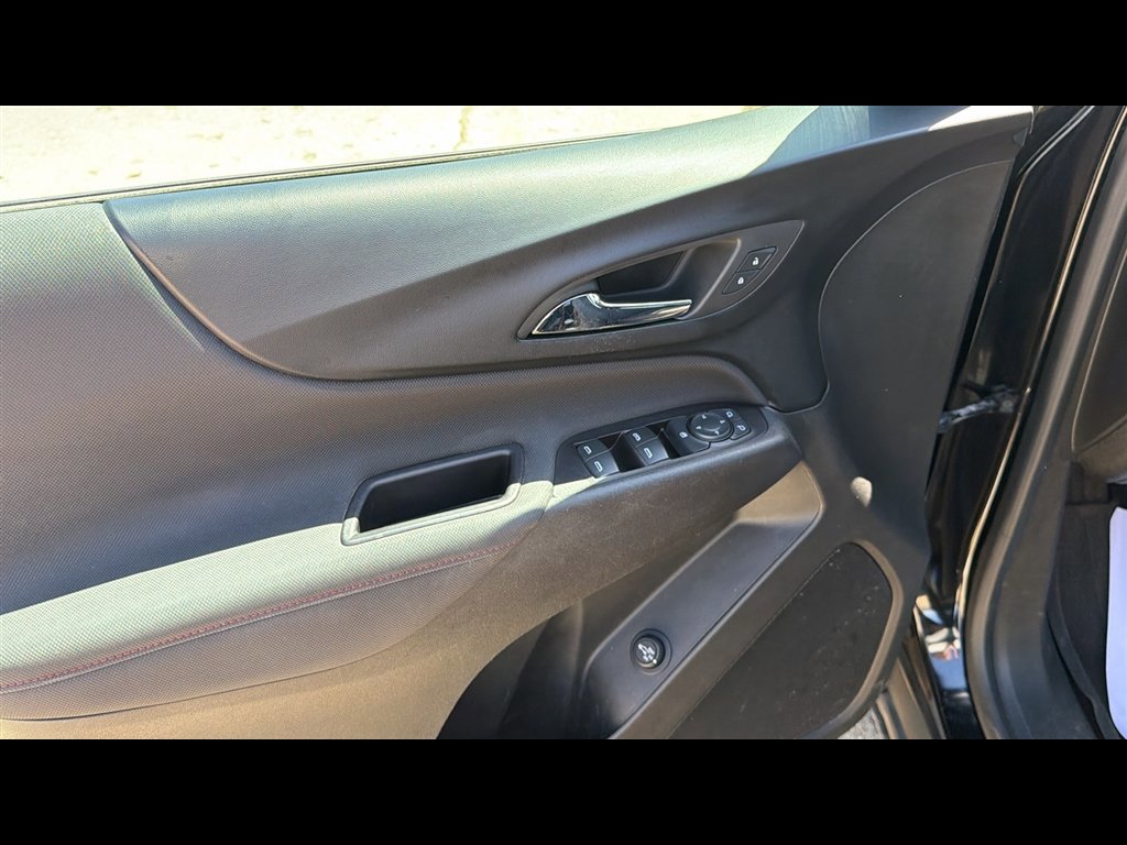 Used 2022 Chevrolet Equinox RS w/ Infotainment Package FWD image 7