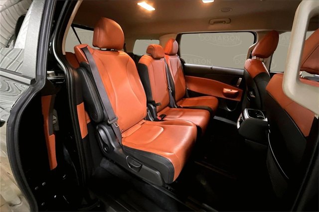 Used 2025 Kia Carnival EX image 16