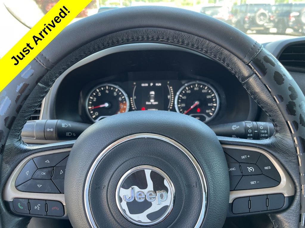 Used 2016 Jeep Renegade Latitude w/ Cold Weather Group FWD image 12