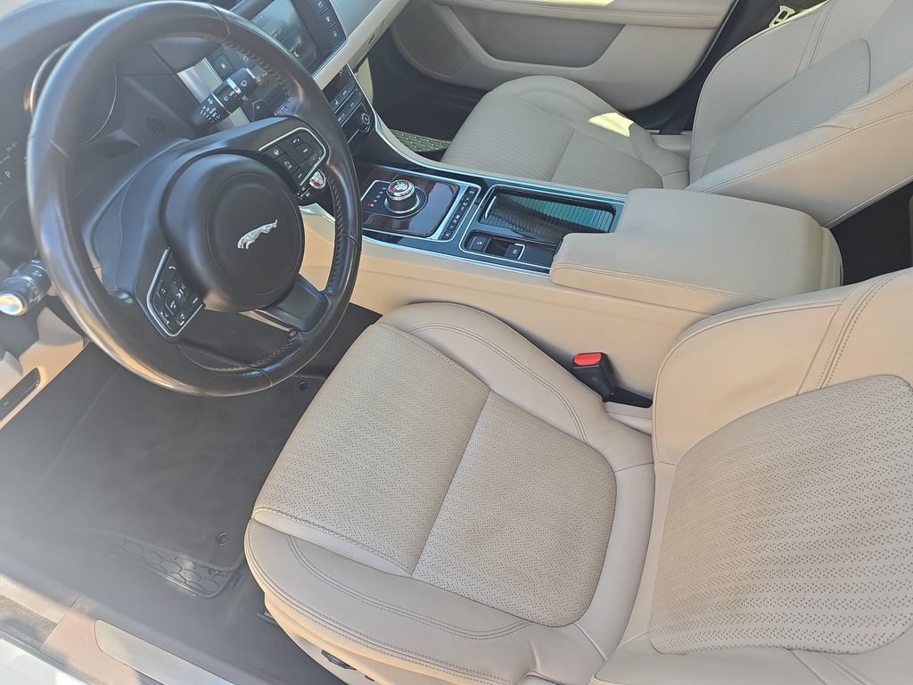 Used 2017 Jaguar XF Prestige RWD image 16