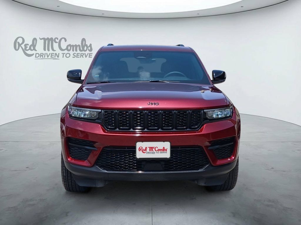 Used 2025 Jeep Grand Cherokee Altitude AWD/4WD image 9
