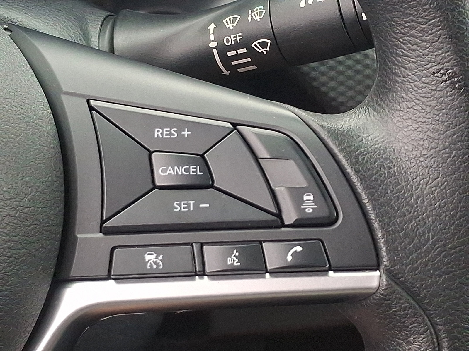 Used 2022 Nissan Kicks SV FWD image 25