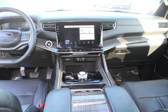 Used 2024 Jeep Wagoneer L Series II AWD/4WD image 16
