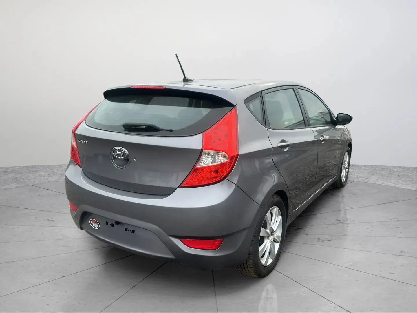 Used 2014 Hyundai Accent SE image 5