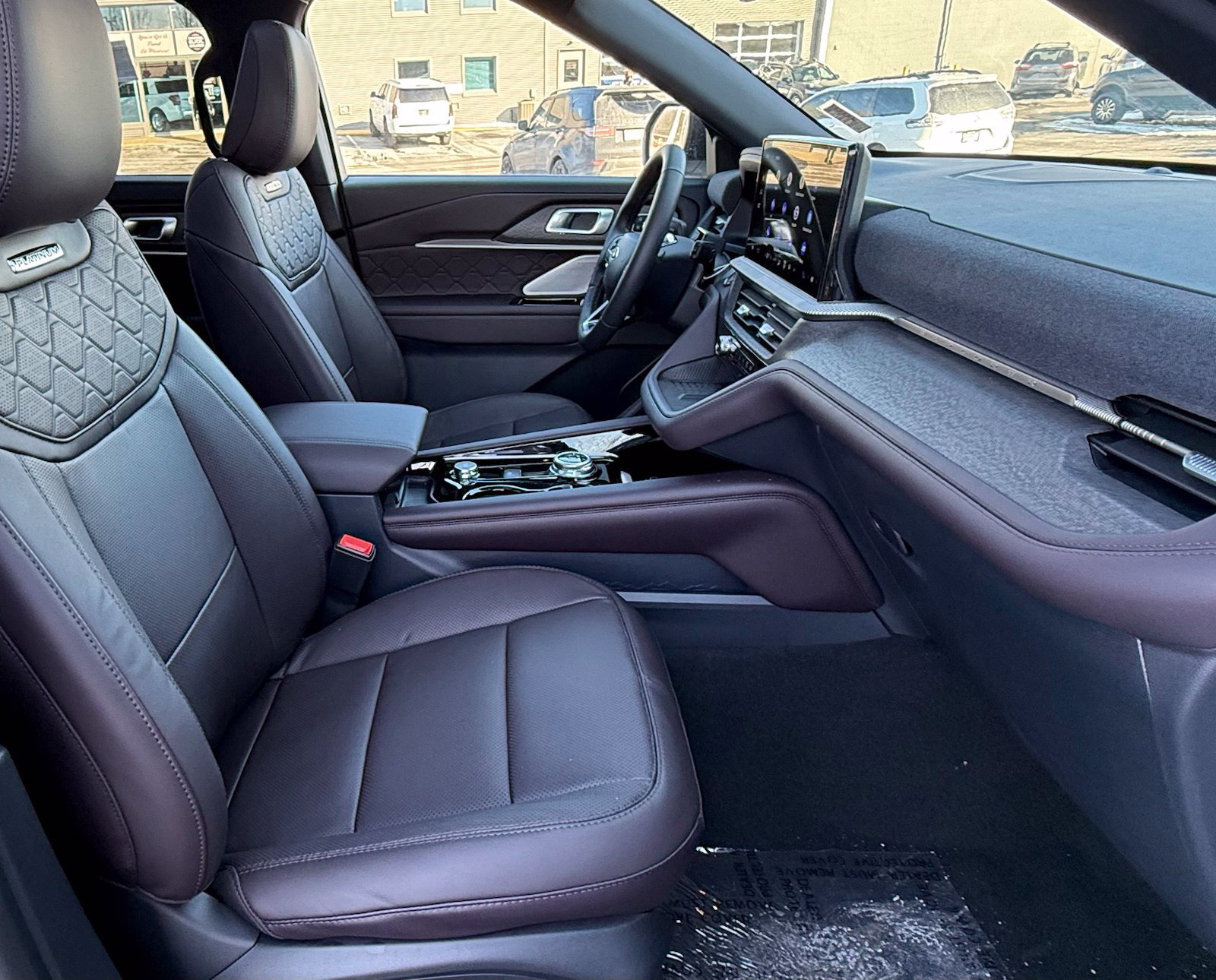 Used 2025 Ford Explorer Platinum w/ LUX Leather Package AWD/4WD image 21