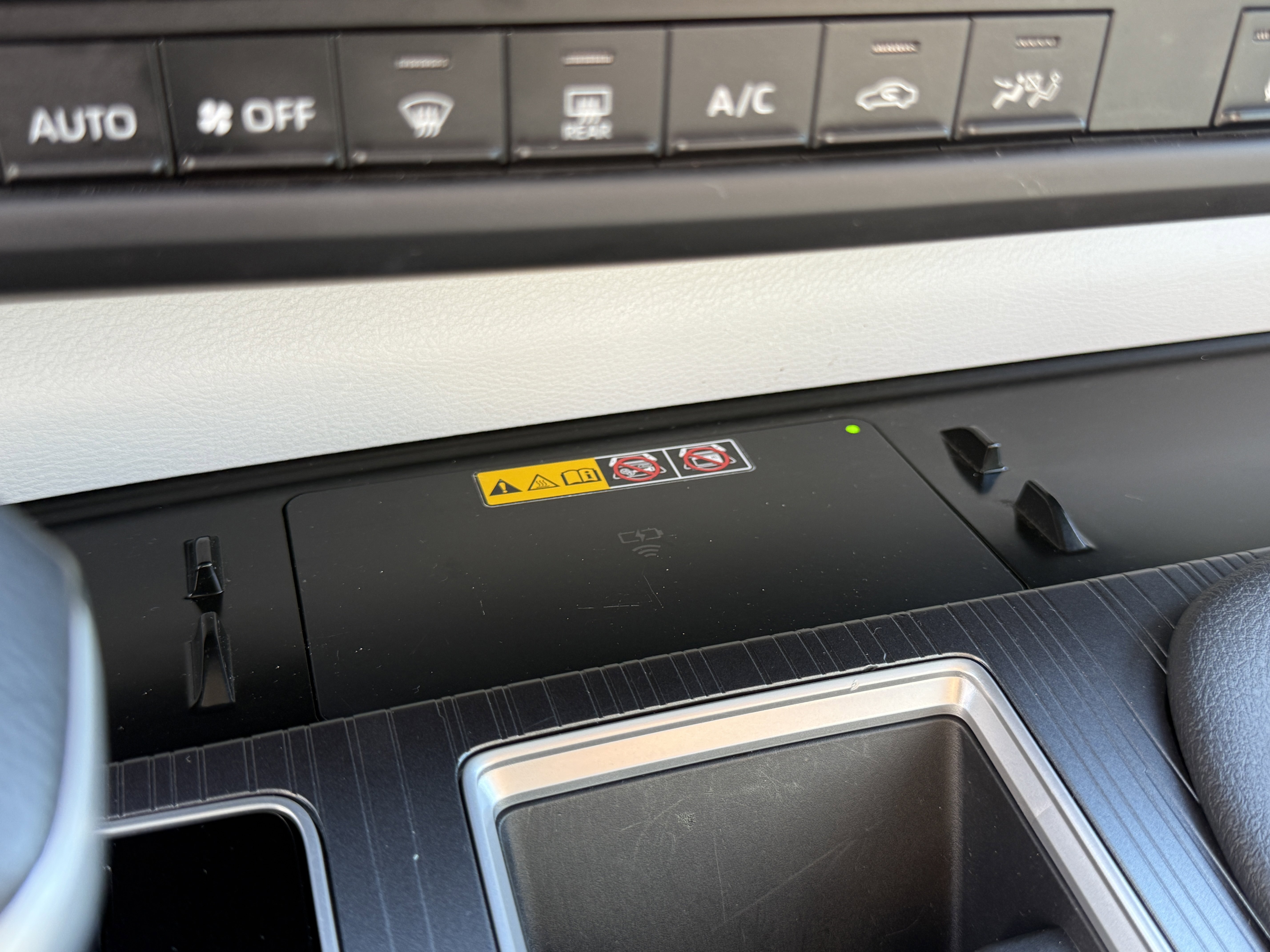 Used 2025 Toyota Sienna XLE image 24