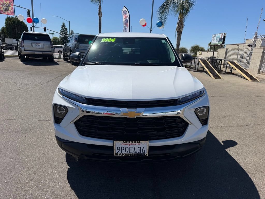 Used 2024 Chevrolet TrailBlazer LS FWD image 2