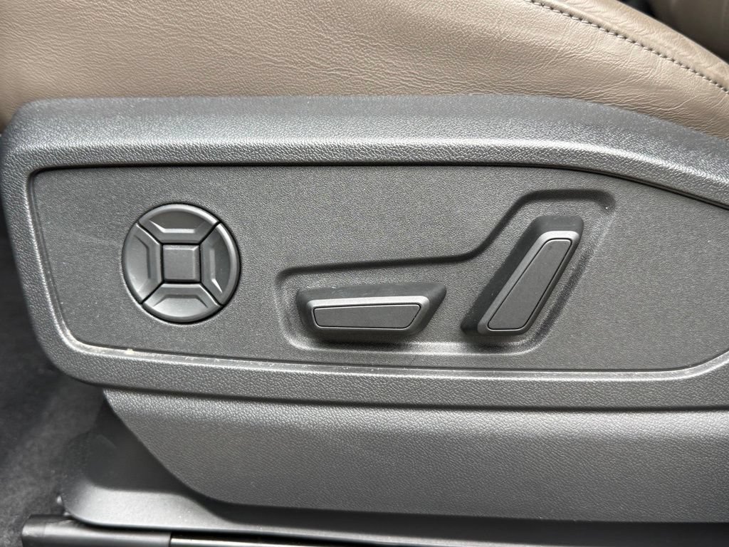 Used 2025 Audi Q5 Premium w/ Convenience Package AWD/4WD image 25