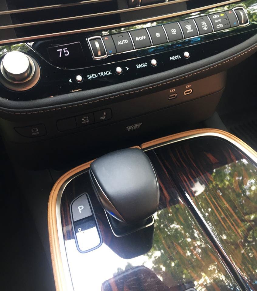 Used 2023 Lexus LS 500 w/ Interior Upgrade Package RWD image 27