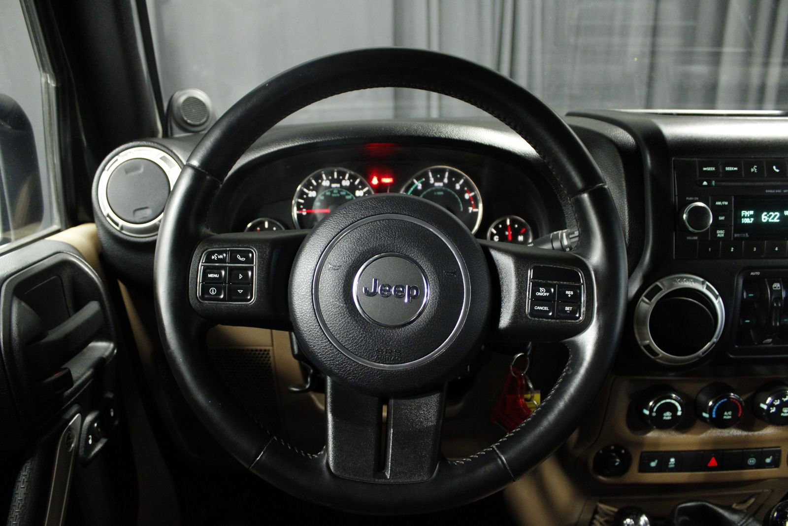 Used 2011 Jeep Wrangler Unlimited Sahara w/ Connectivity Group AWD/4WD image 10