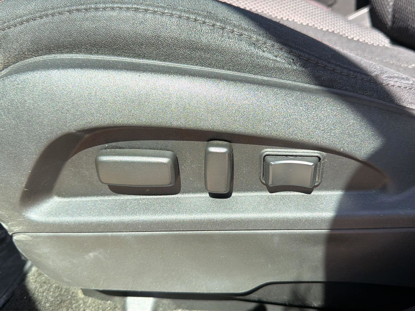 Used 2011 Chevrolet Equinox LT w/ Driver Convenience Package image 20