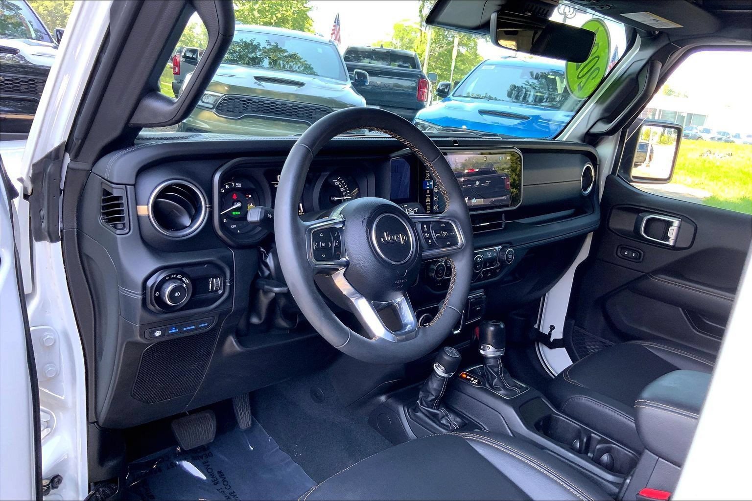 Certified 2024 Jeep Wrangler Unlimited Sahara w/ Technology Group AWD/4WD image 13
