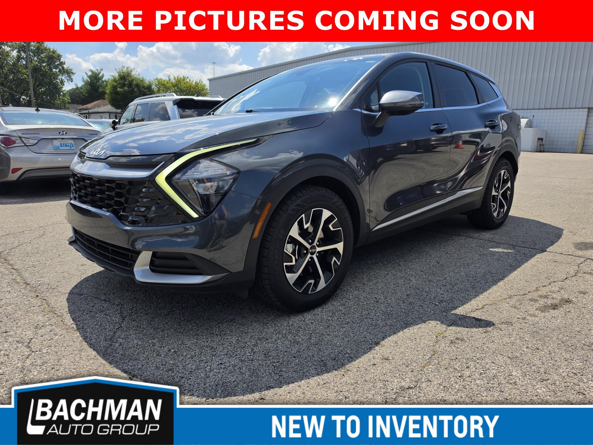 Used 2023 Kia Sportage EX FWD image 3
