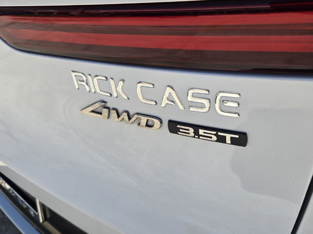 Used 2022 Genesis GV70 3.5T Sport w/ Sport Advanced Package AWD/4WD image 15