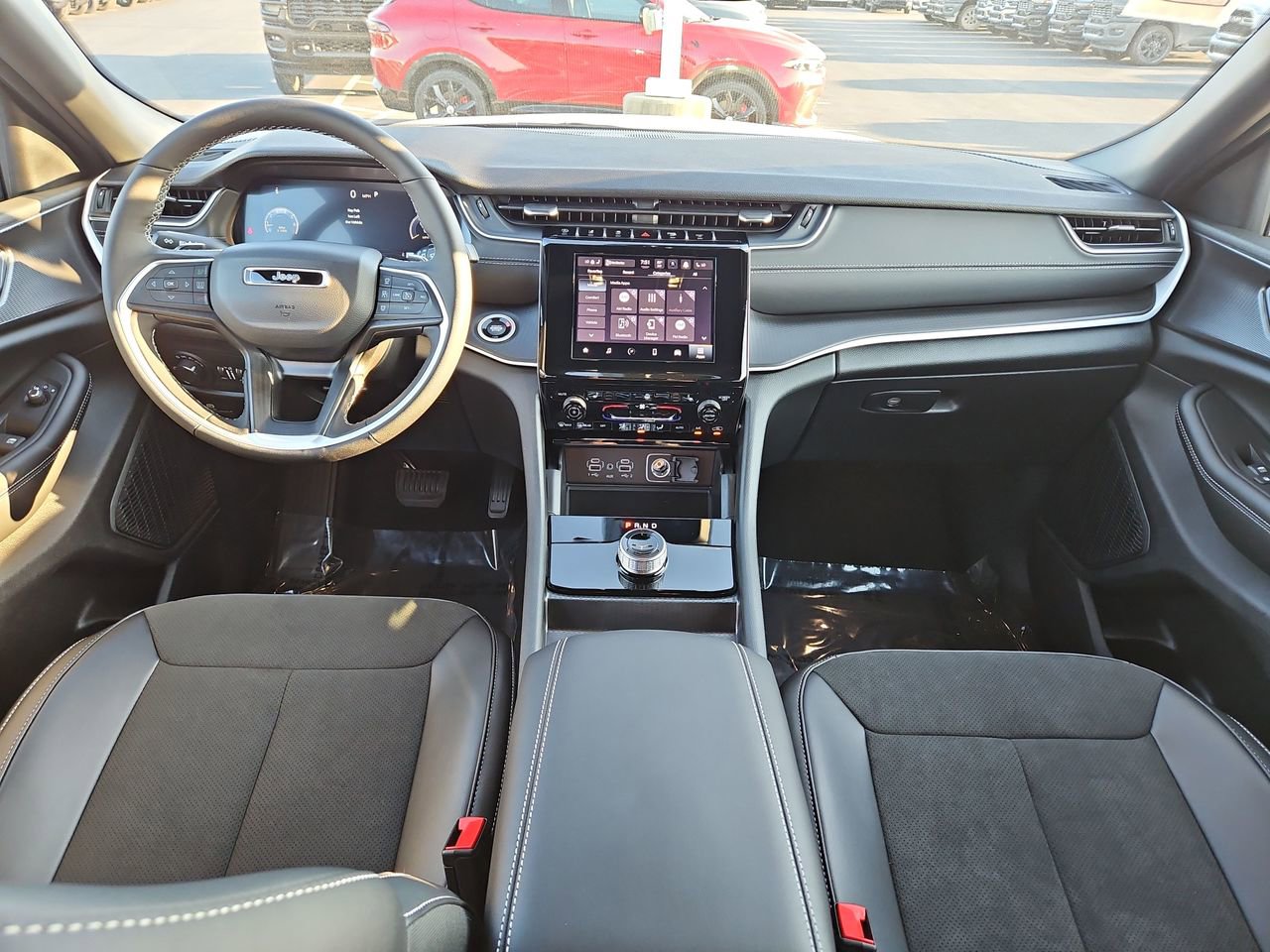 New 2025 Jeep Grand Cherokee L Laredo image 17