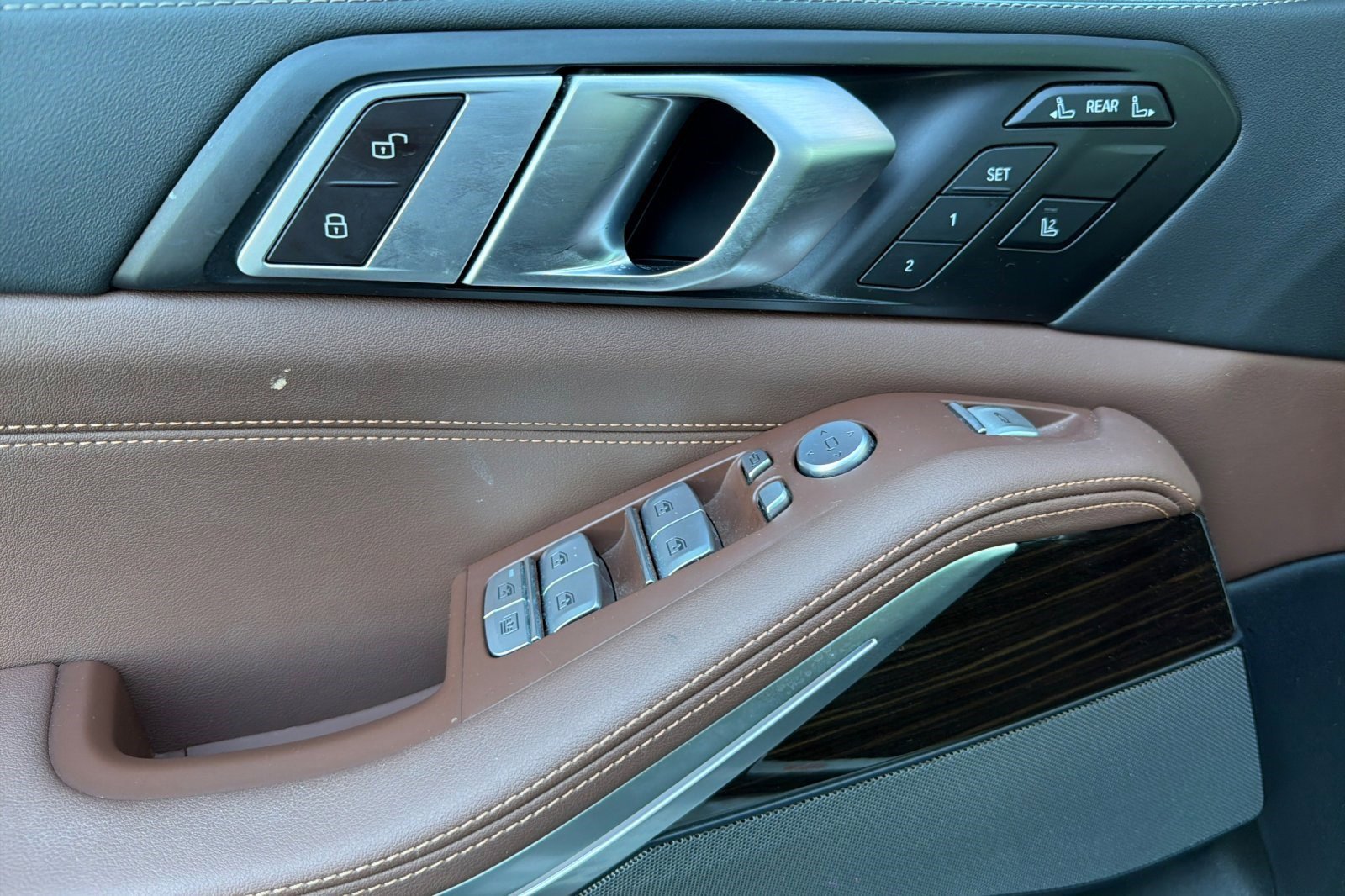 Certified 2024 BMW X7 xDrive40i w/ Premium Package image 12