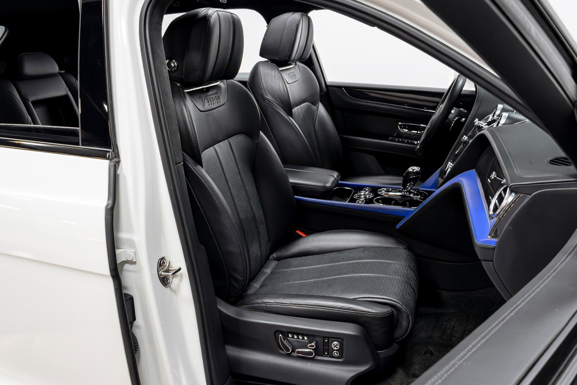 Used 2020 Bentley Bentayga Design Series image 21